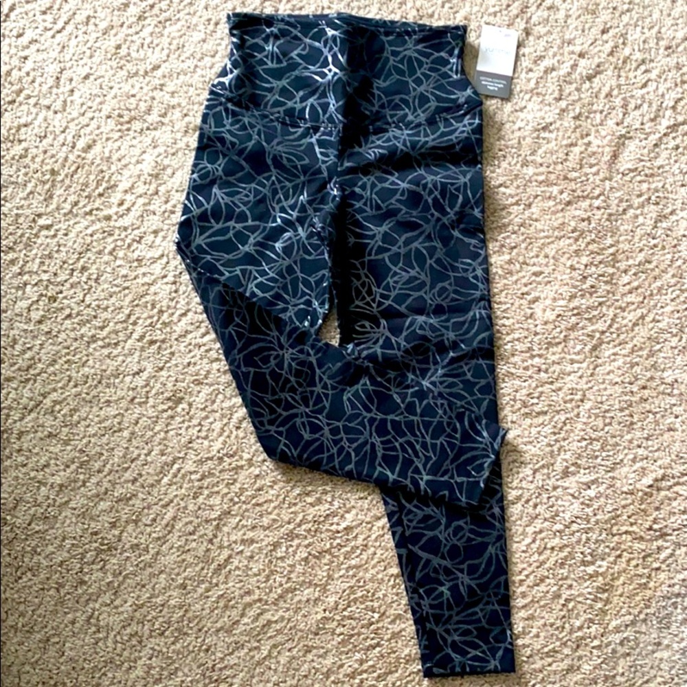 NWT yummie cotton control leggings. Size small.
